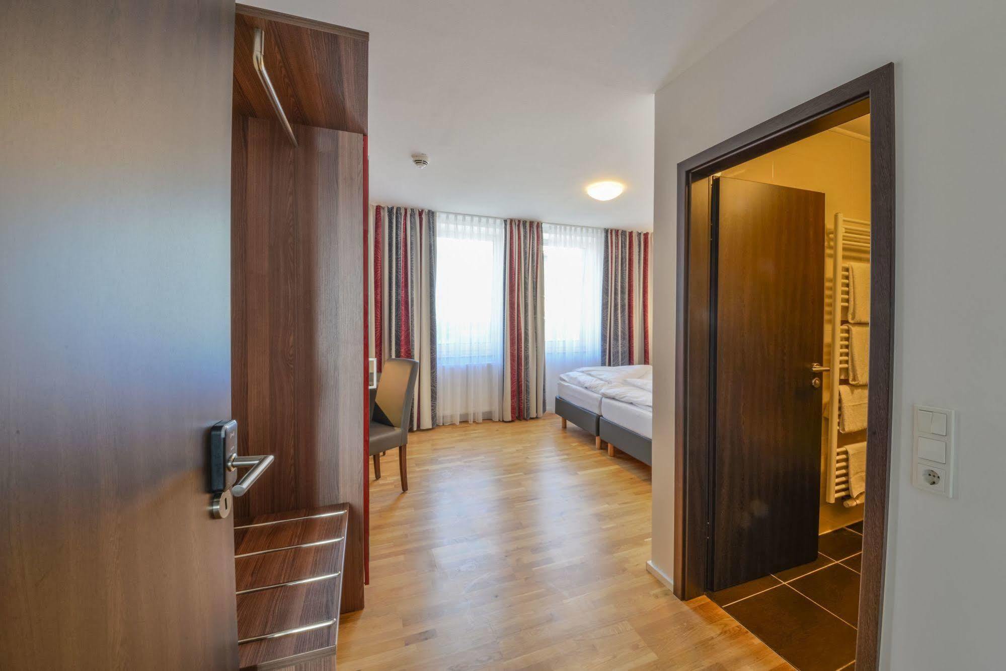City Hotel Вецлар Экстерьер фото